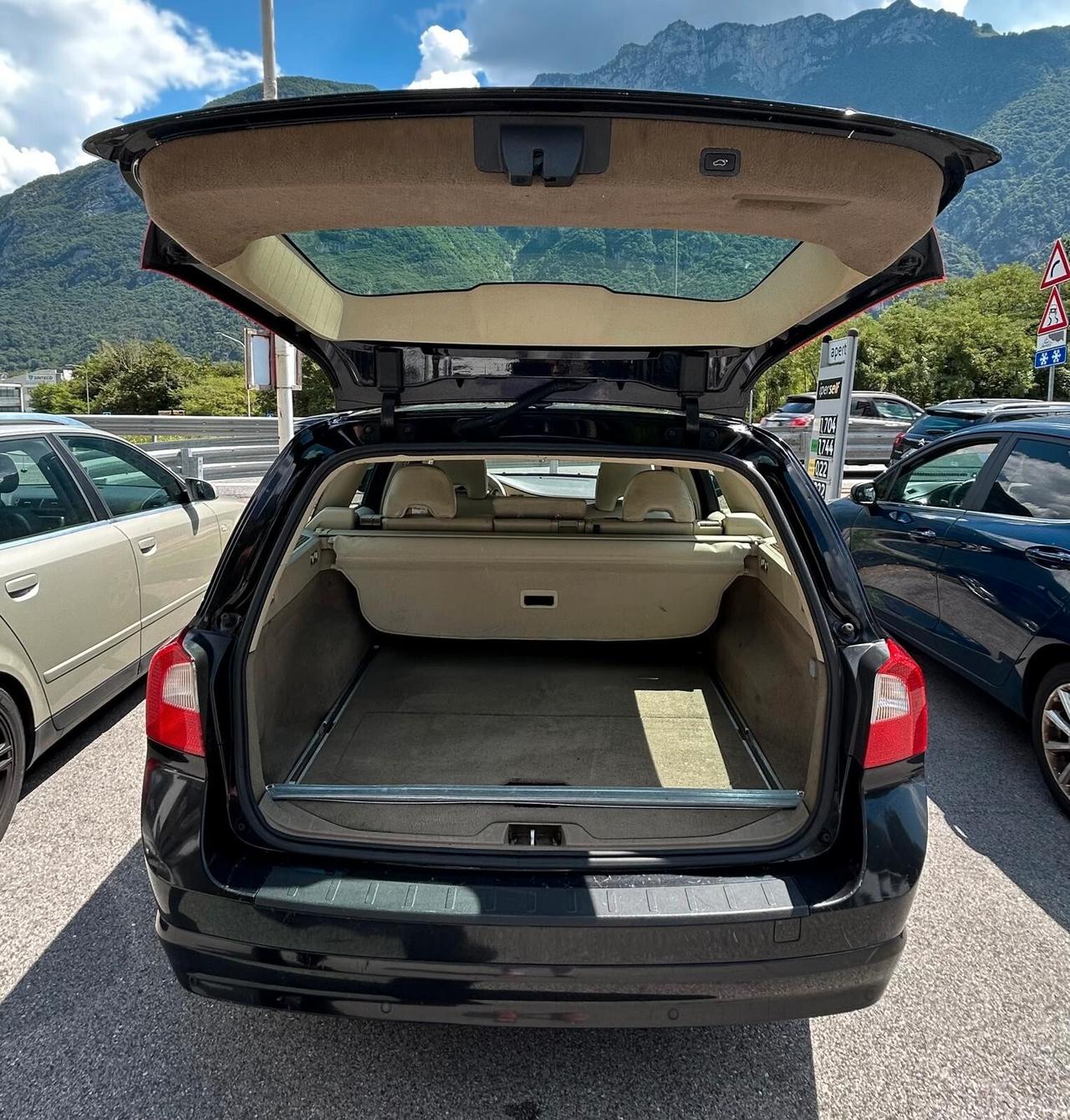 Volvo V70 2.4 D5 AWD Summum