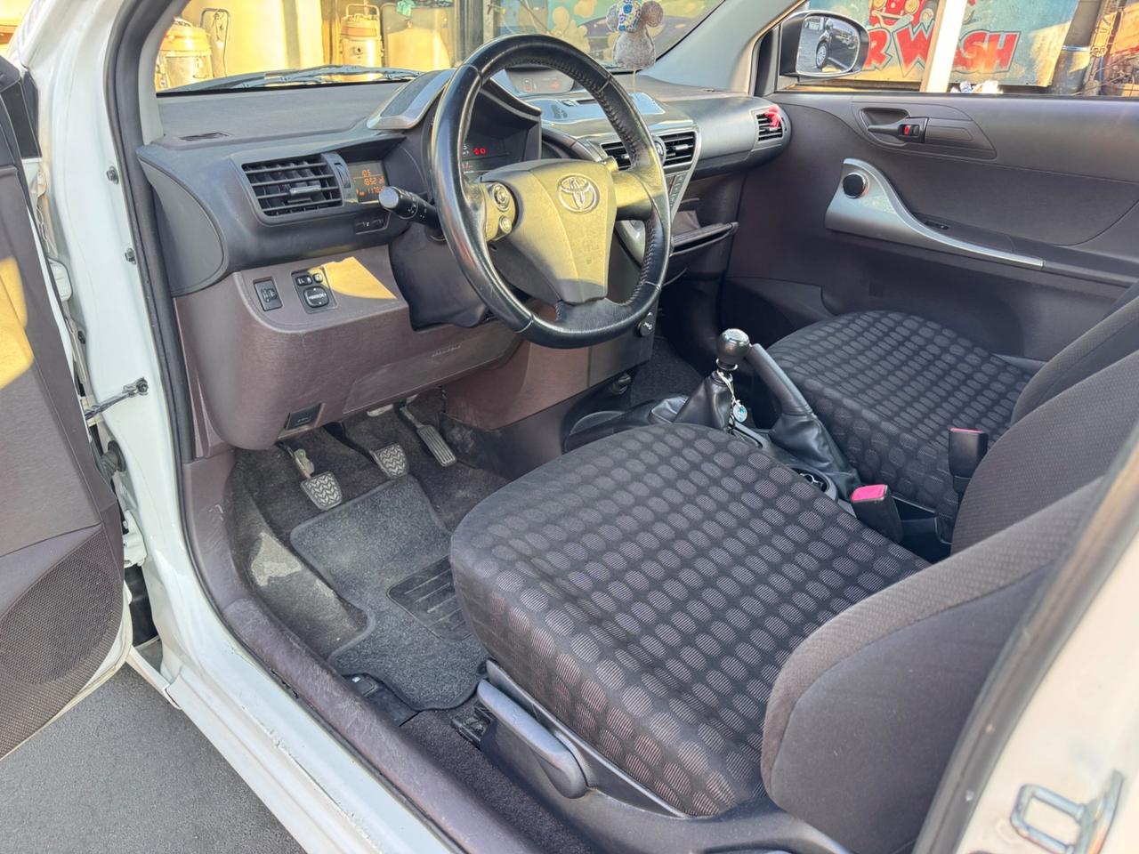 Toyota iQ 1.0 Sol