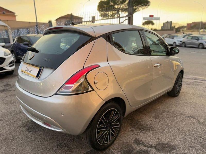 Lancia Ypsilon 1.0 FireFly Hybrid GOLD.+ GPL