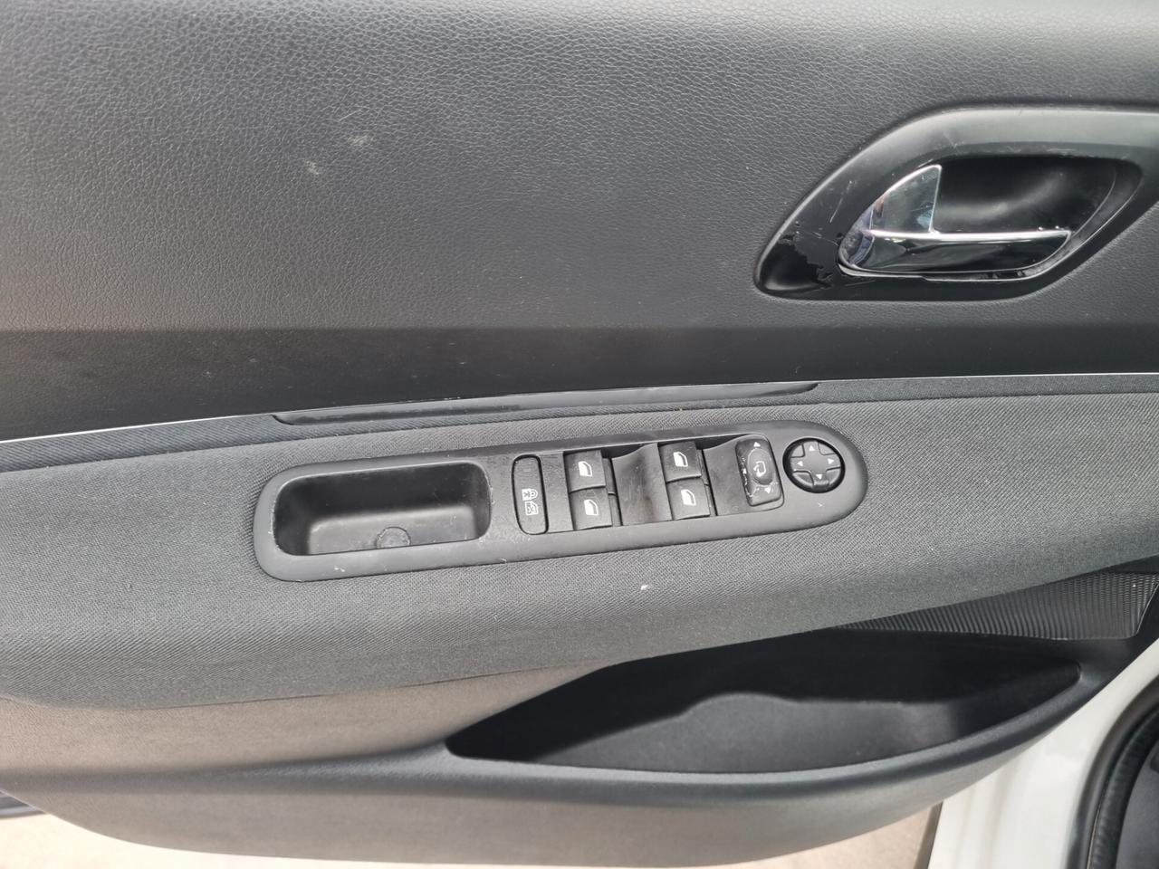 Peugeot 3008 1.6 HDi 115CV Business - 2015