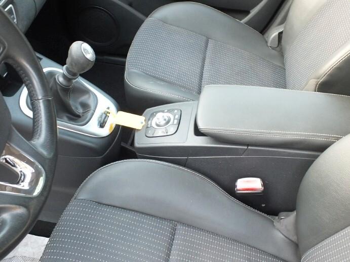 Renault Scenic 1.5 dCi*7 POSTI*UNIPRO*NAVI e BLUETOOTH di SERIE*