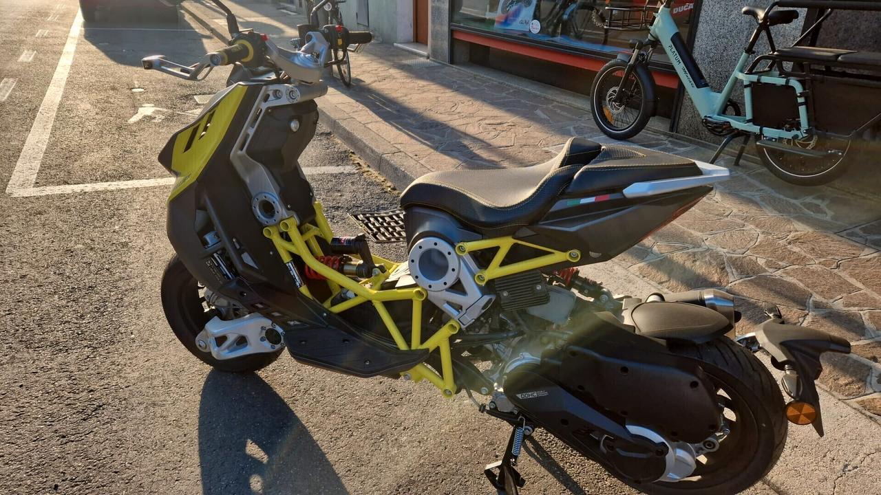 Italjet Dragster 125 KM0 a Euro 4490 - nei colori giallo/antracite o nero/grigio