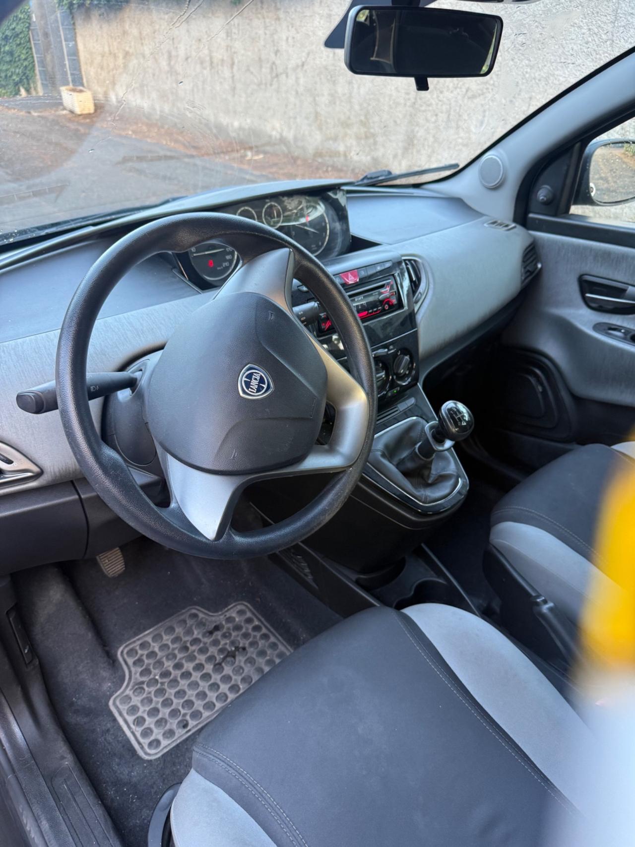 Lancia Ypsilon 1.2 69 CV 5 porte Mya