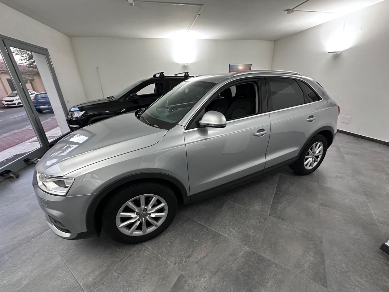 Audi Q3 2.0 TDI 120 CV Business