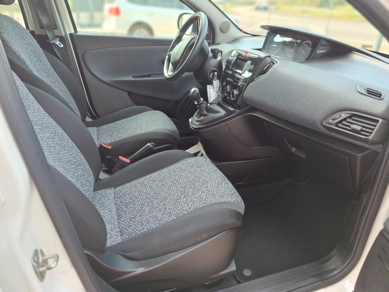 Lancia Ypsilon 1.0 FireFly 5 porte S&S Hybrid Silver Plus