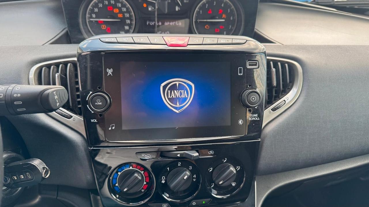 Lancia Ypsilon 1.0 FireFly 5 porte S&S Hybrid Gold