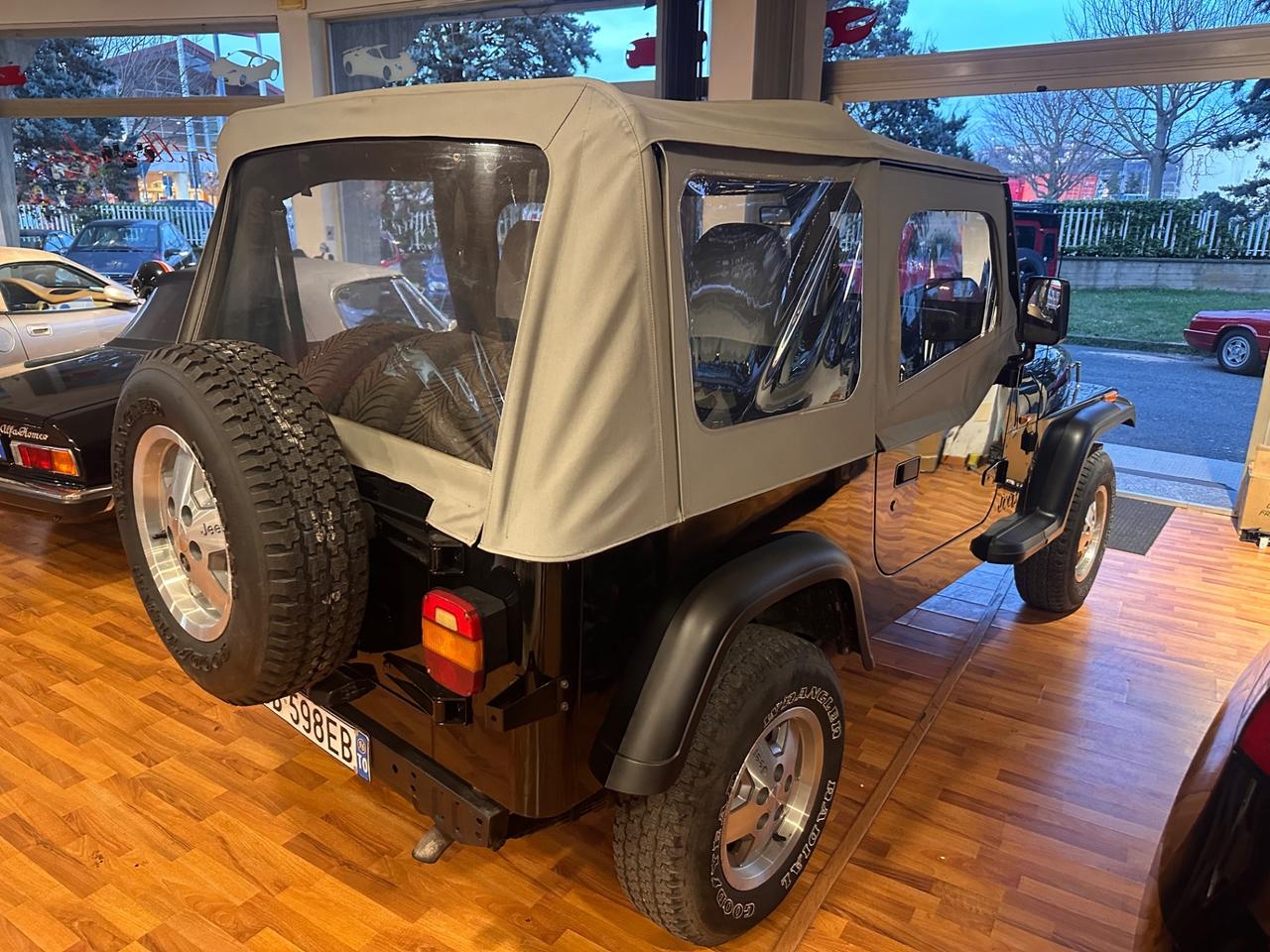 Jeep Wrangler 2.5 cat Soft top (EU)