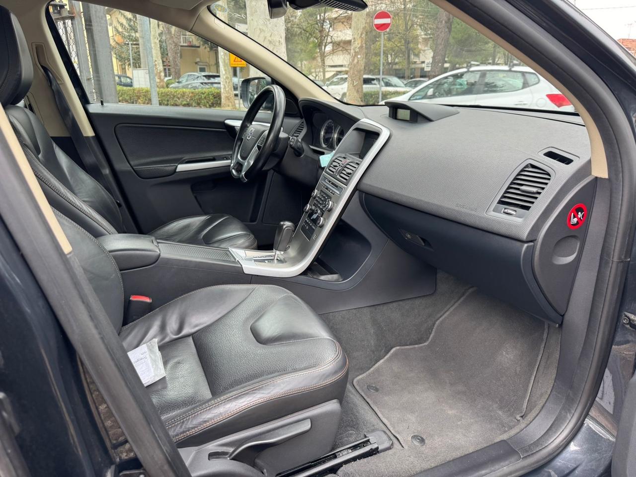 Volvo XC 60 XC60 D5 AWD Geartronic Summum