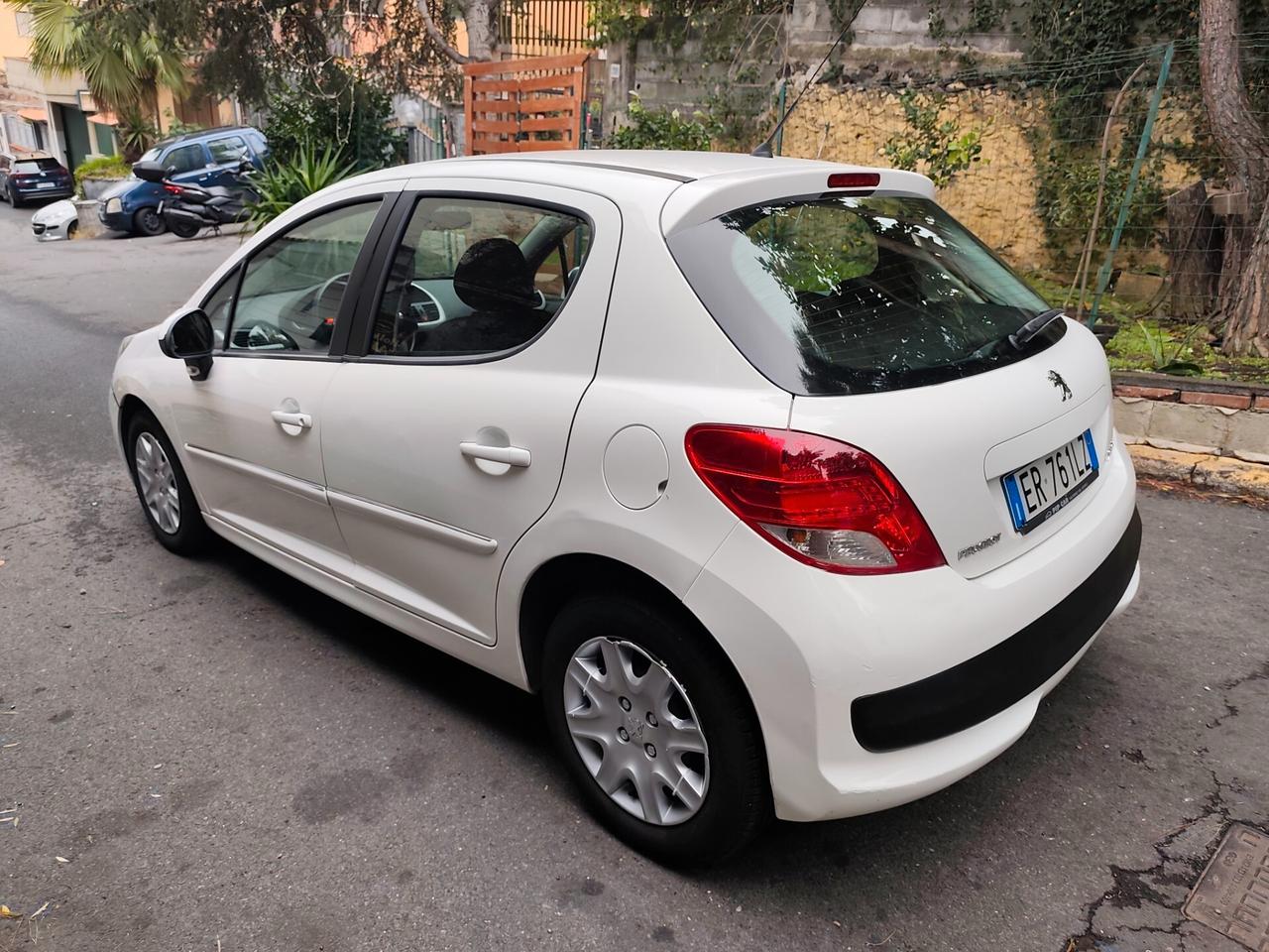 Peugeot 207 1.4 HDi 70CV 2013