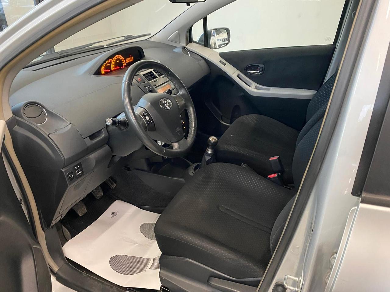 Toyota Yaris 1.0 5 porte Sol