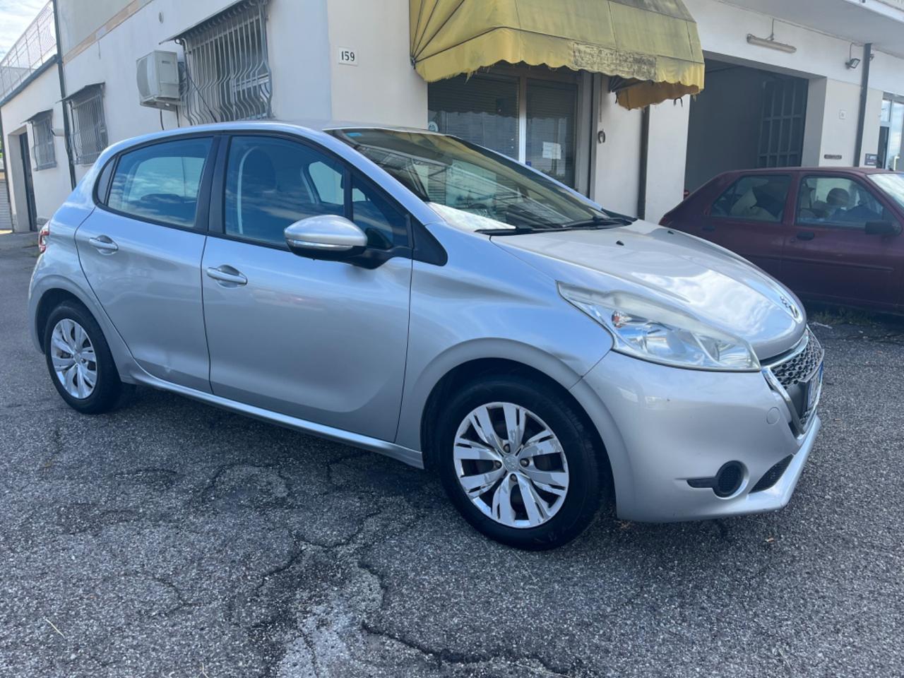 Peugeot 208 1.2 VTi 82 CV 3 porte Allure ok neopatentati
