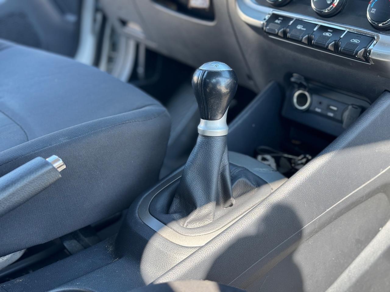 KIA RIO 1.2 BENZINA NEO PATENTATI 2017 1 PRO 12 MESI DI GARANZIA