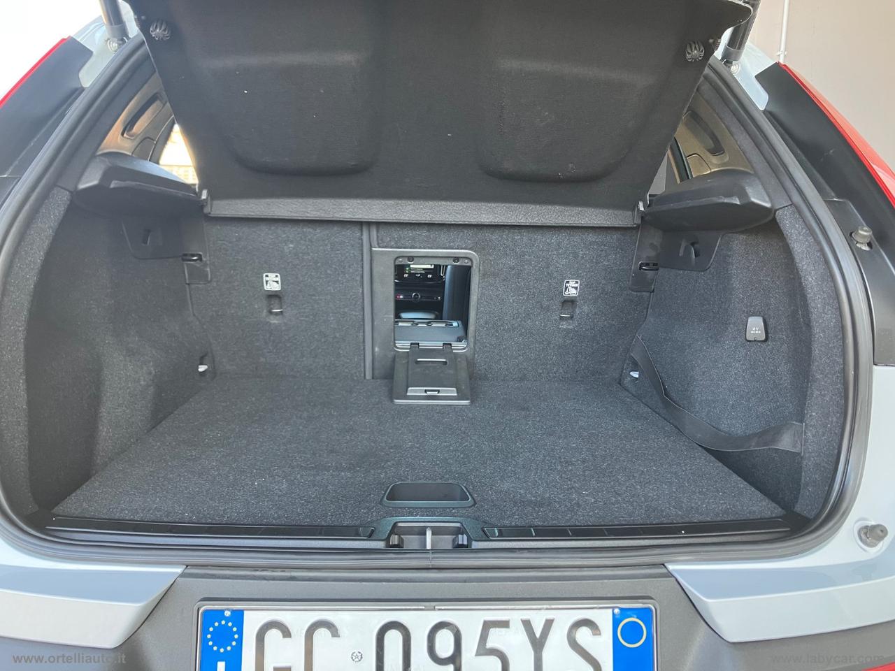 VOLVO XC40 D3 AWD Geartronic Momentum Pro IVA DEDUCIBILE