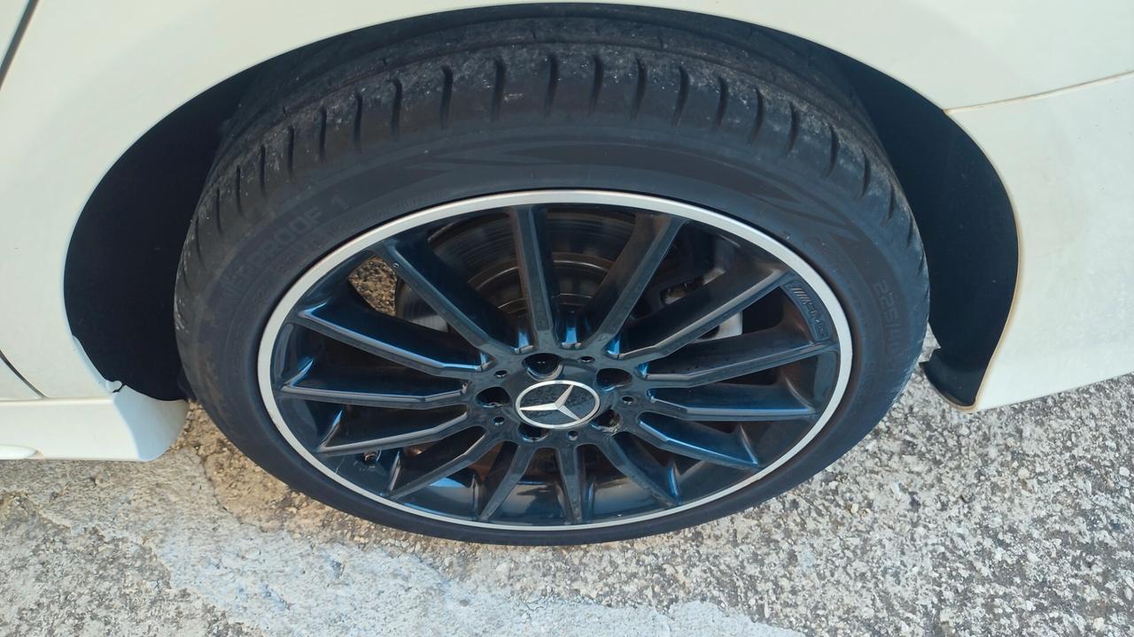 MERCEDES CLA 200 PREMIUM