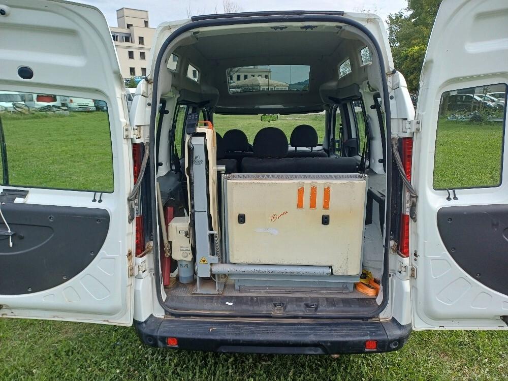Fiat Doblò 1.9 MJT 120 CV con pedana per disabili