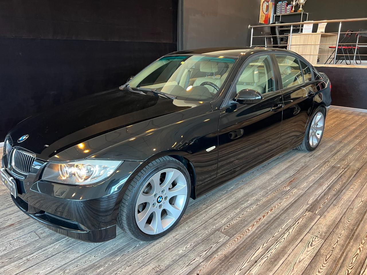 BMW 320 BERLINA FUTURA/LIBRETTO SERVICE
