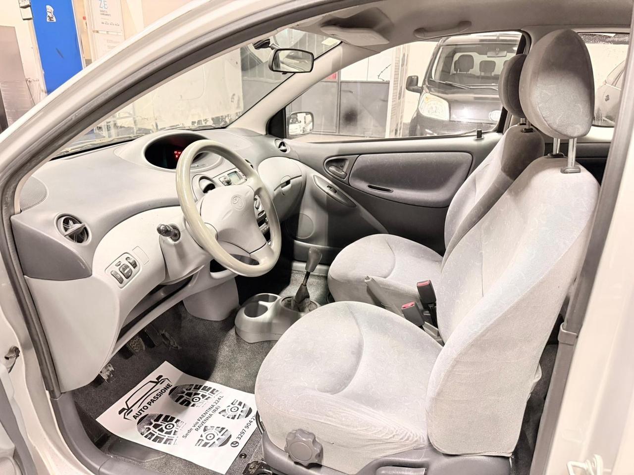 Toyota Yaris 1.0i 16V cat 3 porte Sol