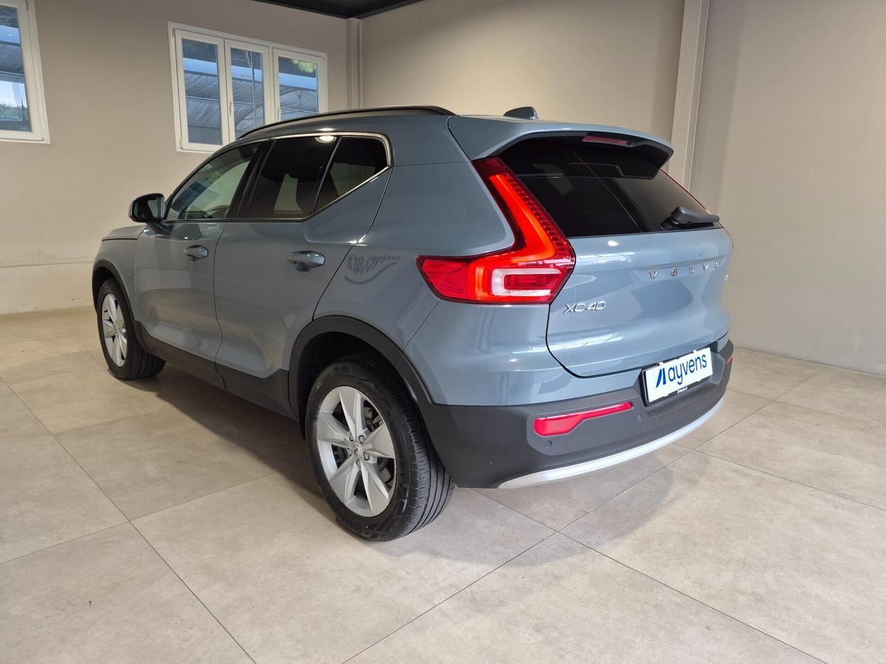 Volvo XC40 B3 2.0 HYBRID ESSENTIAL AUTOMATICA LED NAVI APPLE CAR PLAY/ANDROID AUTO RETROCAMERA C.18 KEYLESS VETRI PRIVACY