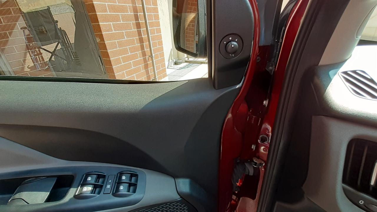 Doblo disabili pianale ribassato benzina 16.561 KM!