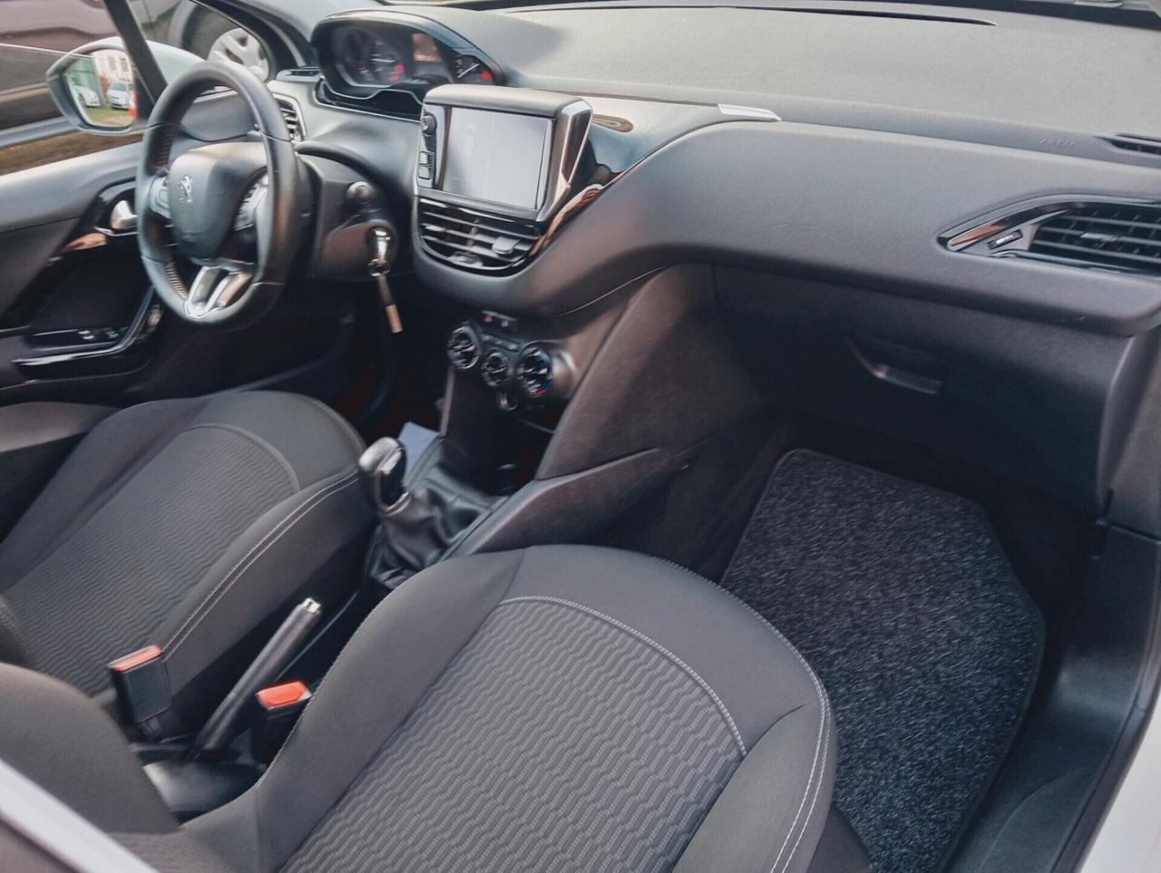 Peugeot 208 PureTech 82 5p. GPL Access