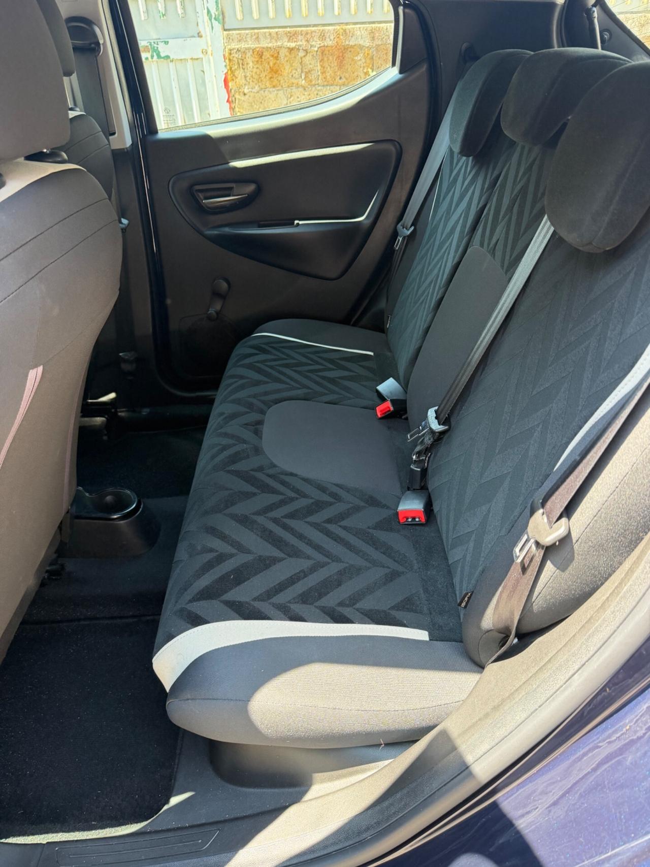 Lancia Ypsilon 1.2 69 CV 5 porte Silver