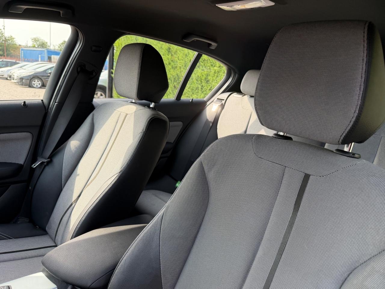 Bmw 118 118i 5p. Unique