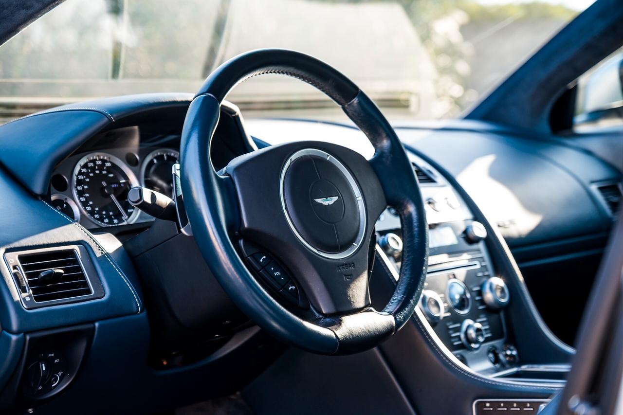 Aston Martin Virage -