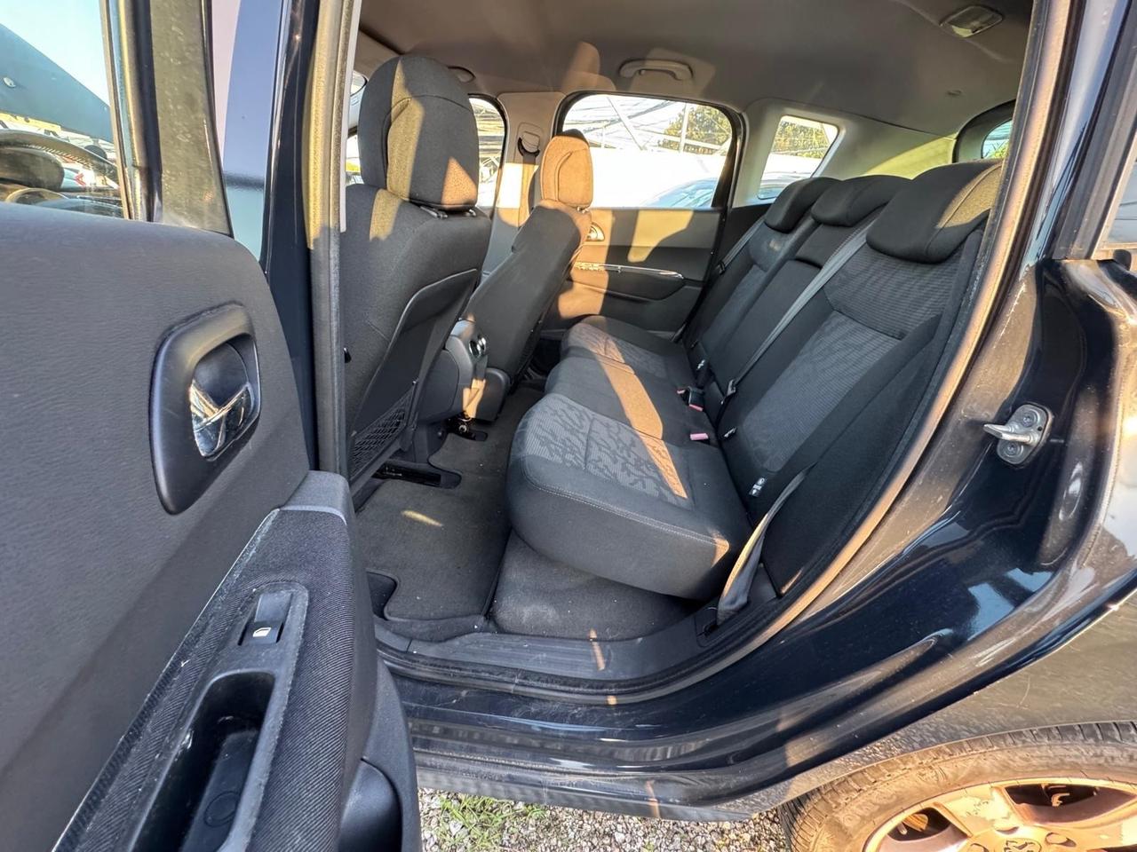 Peugeot 3008 1.6 HDi 115CV Business cambio automatico