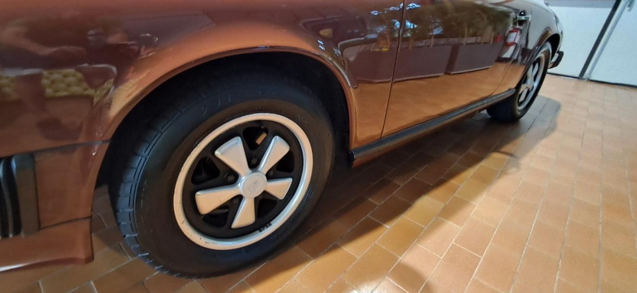 Porsche 911 2.7 Book Italia ASI oro Conservatissima