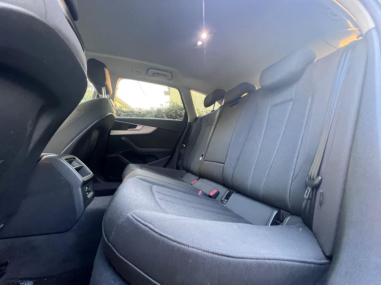 Audi A4 2.0 35 TDI Business Sport #8876