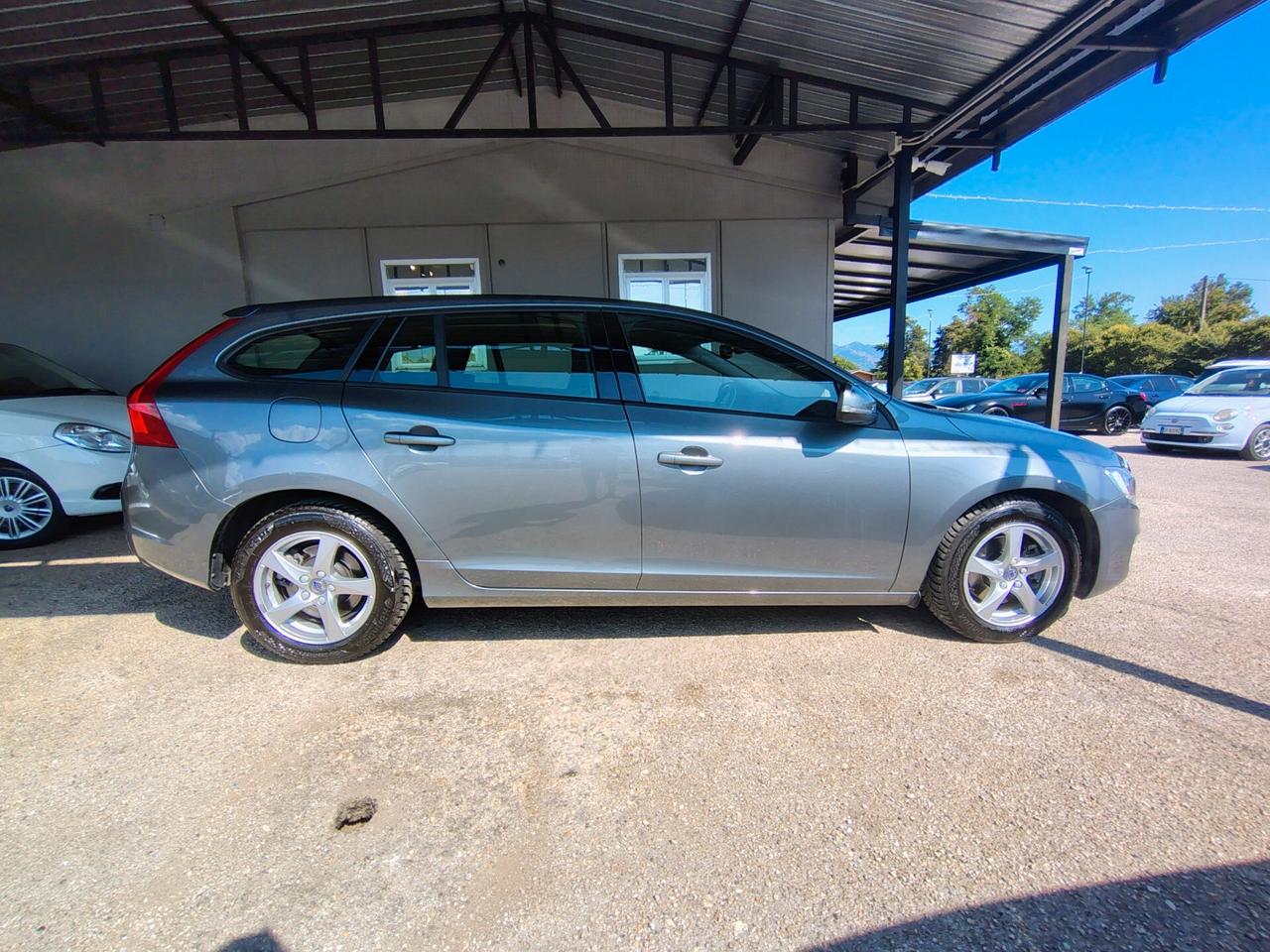 Volvo V60 D2 R-design