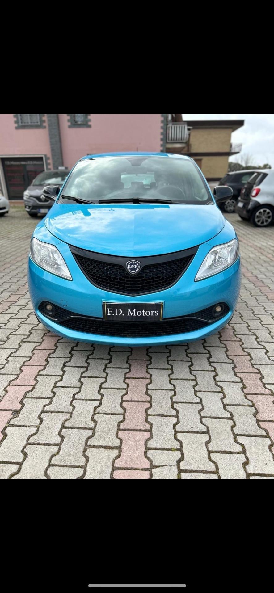 Lancia Ypsilon 1.0 FireFly 5 porte S&S Hybrid Ecochic Silver