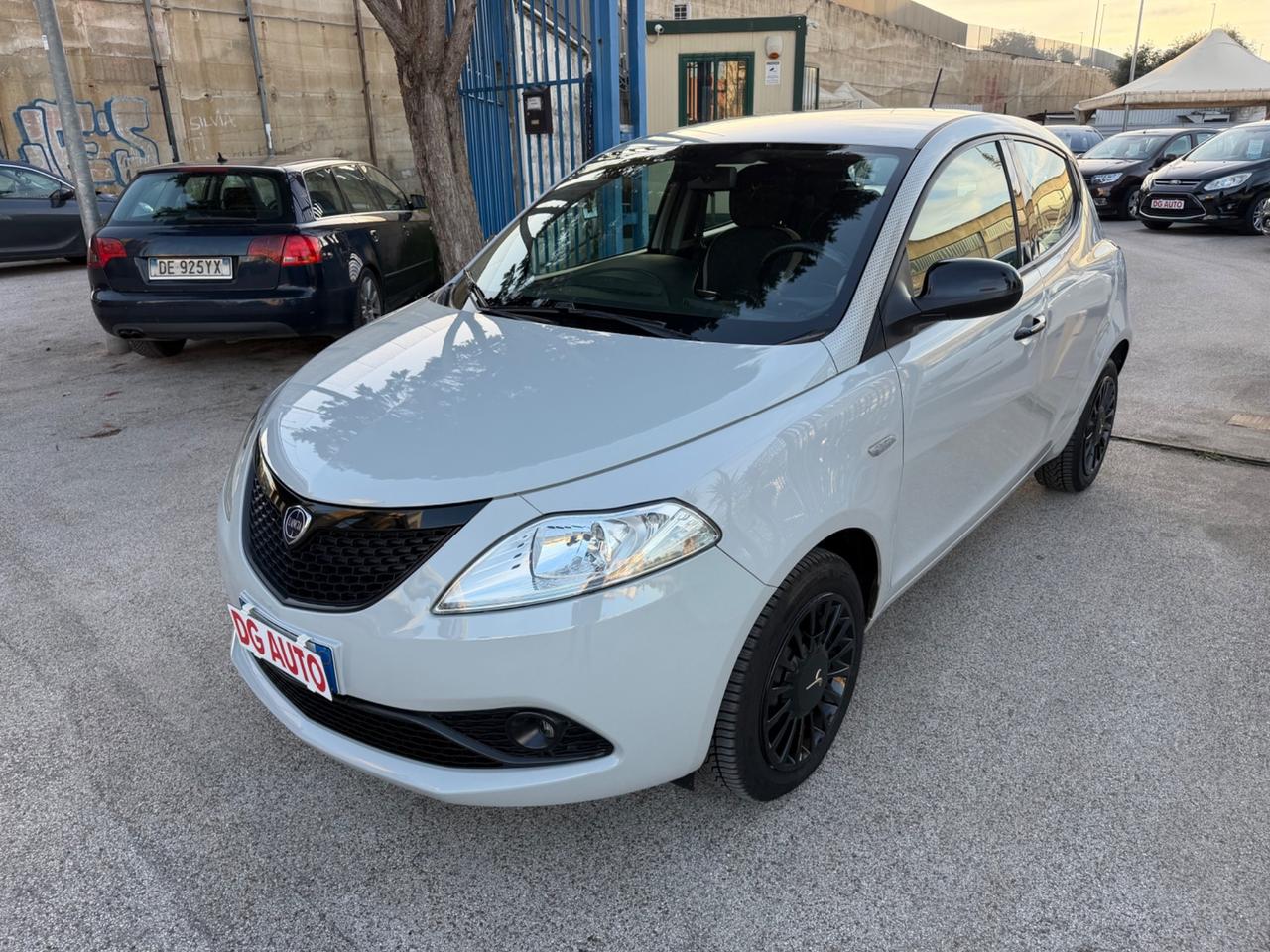 Lancia Ypsilon 1.2 benzina 69 cv 12/2020 52.000 km