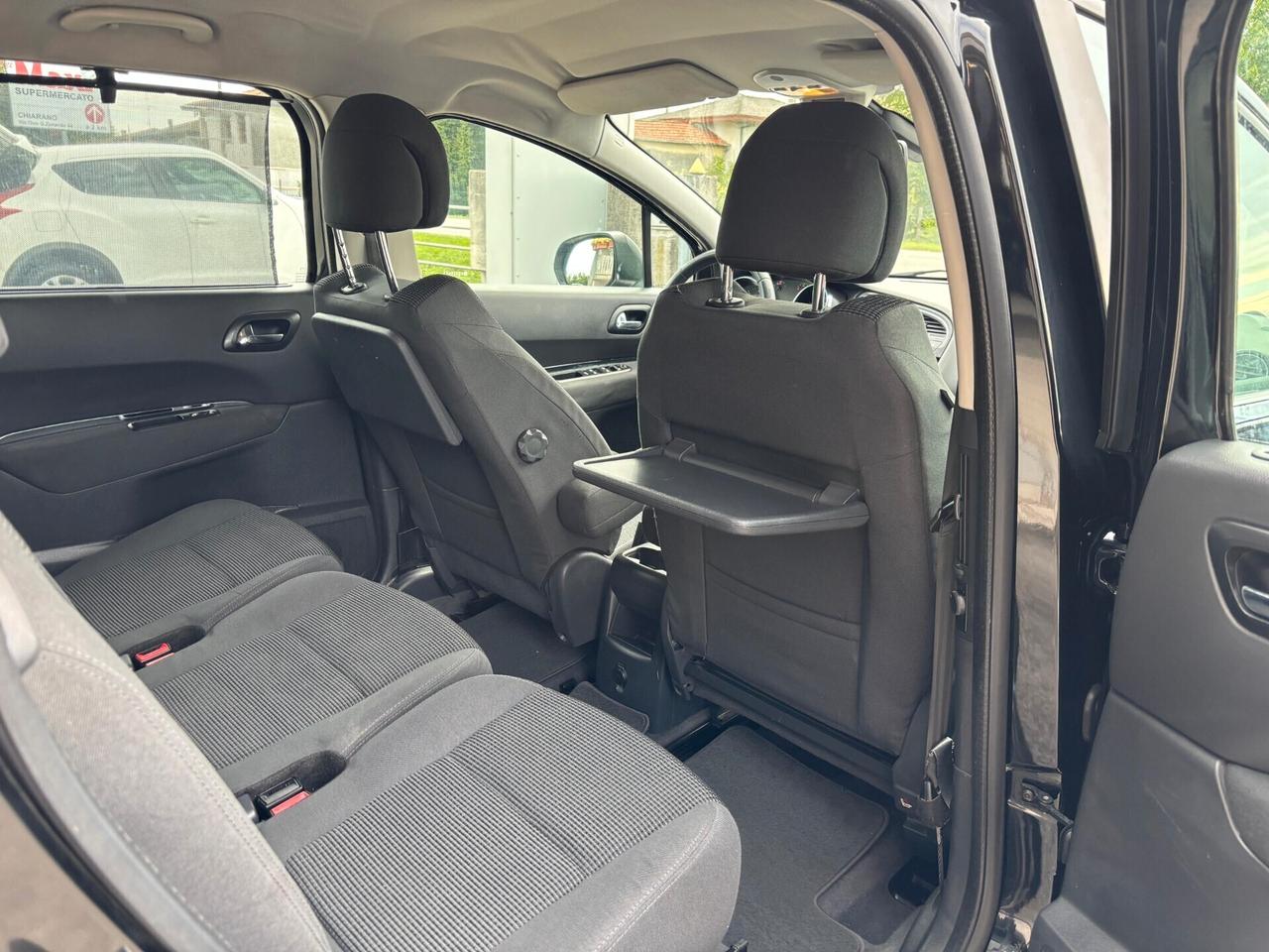Peugeot 5008 1.6 Diesel 7 Posti Neopatentati