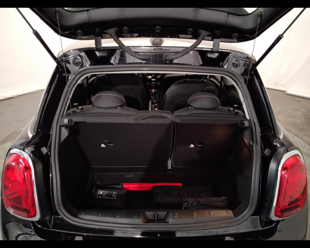 MINI Mini IV F56 2021 3p - Mini 3p 1.5 One Classic 75cv