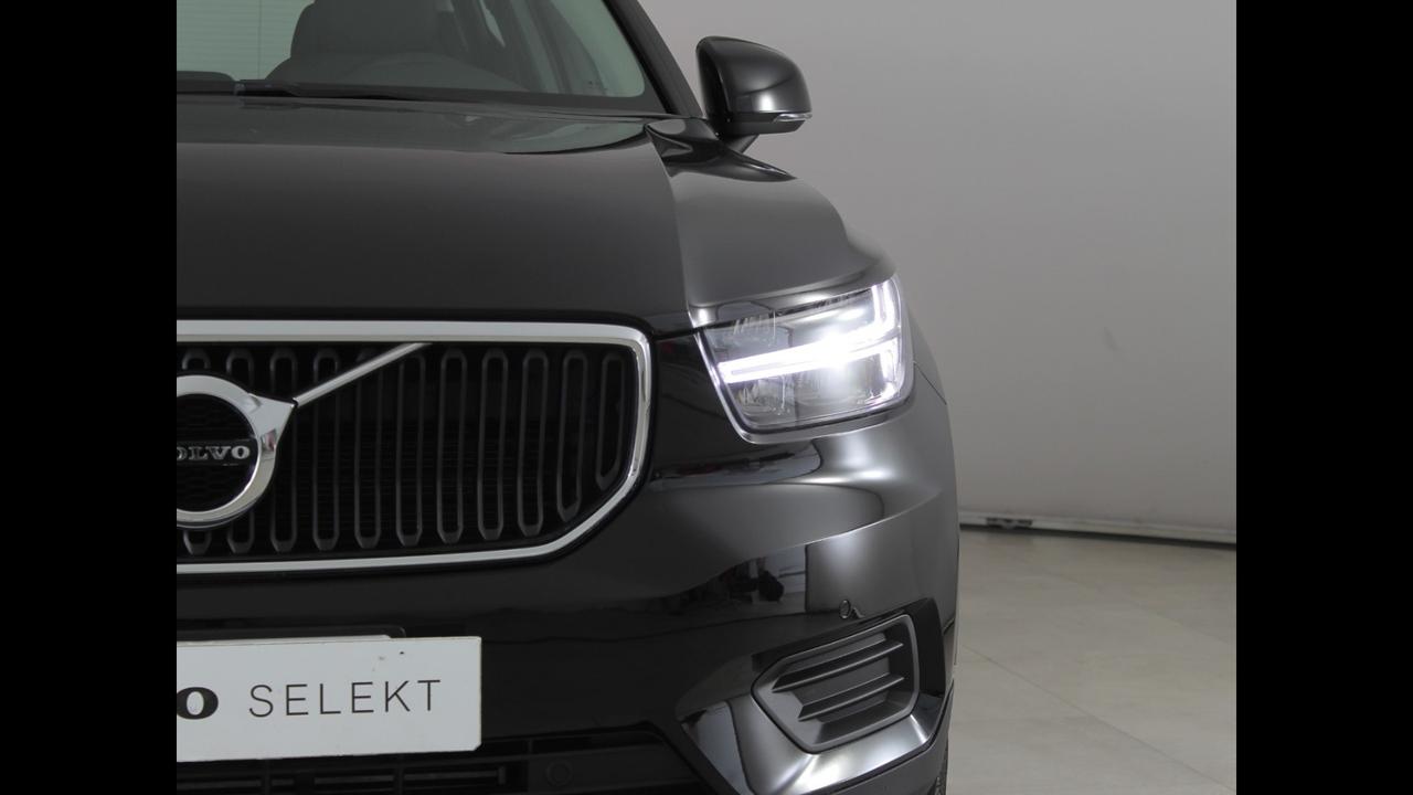 VOLVO XC40 - XC40 2.0 d3 Momentum my21