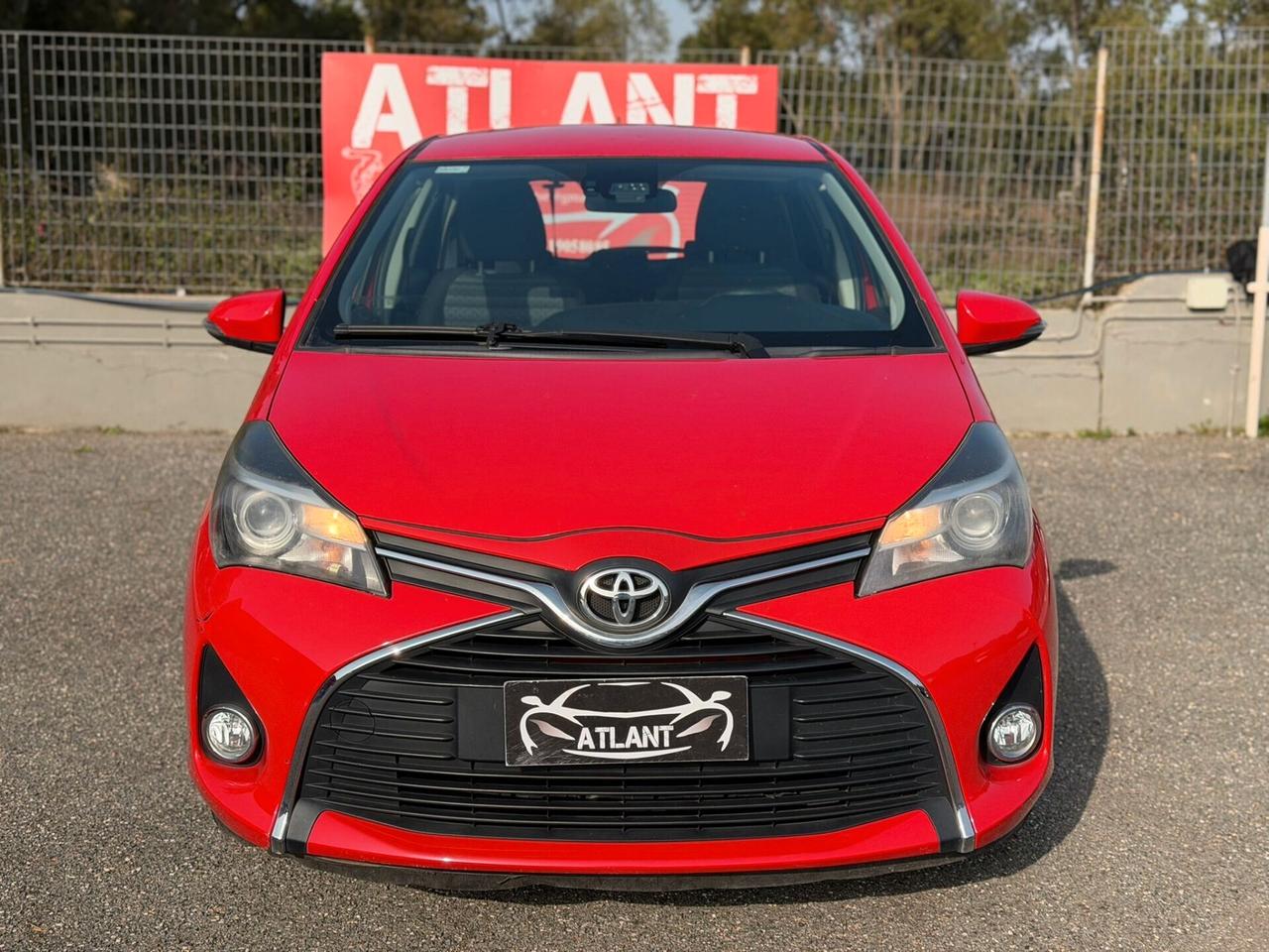 Toyota Yaris 1.3 5 porte trend red edition