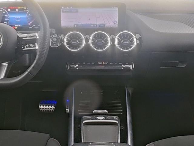 MERCEDES-BENZ GLA 180 Automatic AMG Line Premium