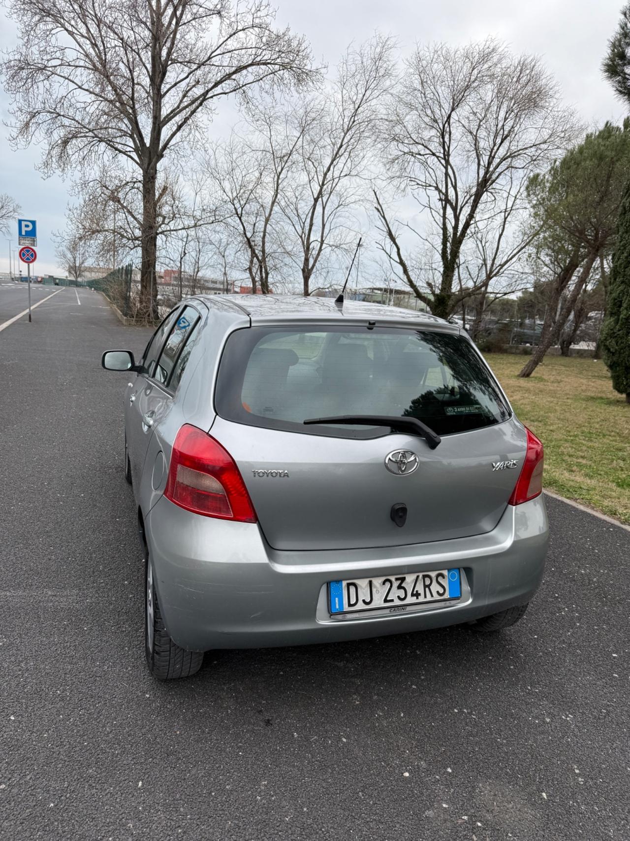 Toyota Yaris 1.0 5 porte