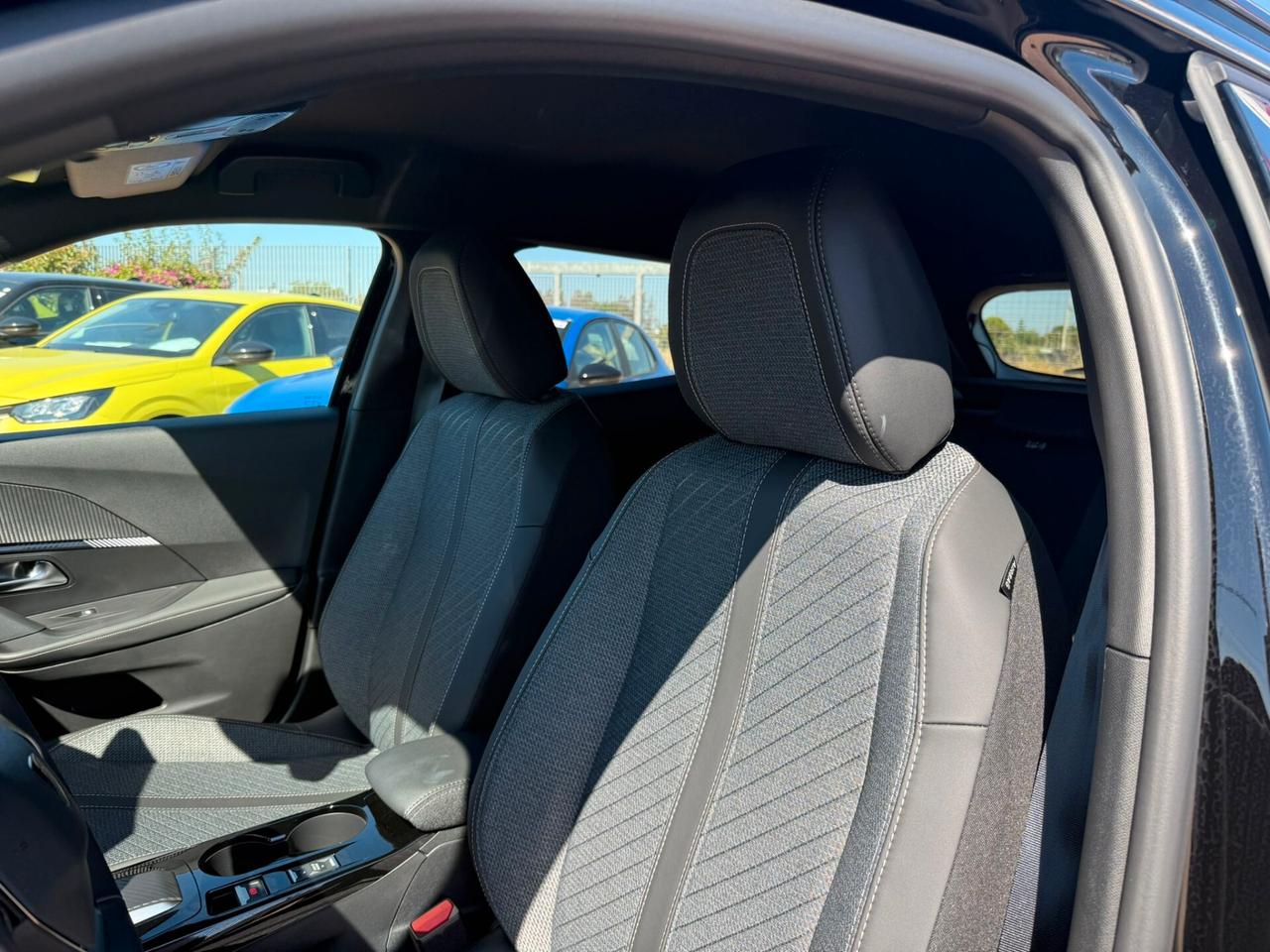 Peugeot 2008 Hybrid 145 e-DCS6 Allure