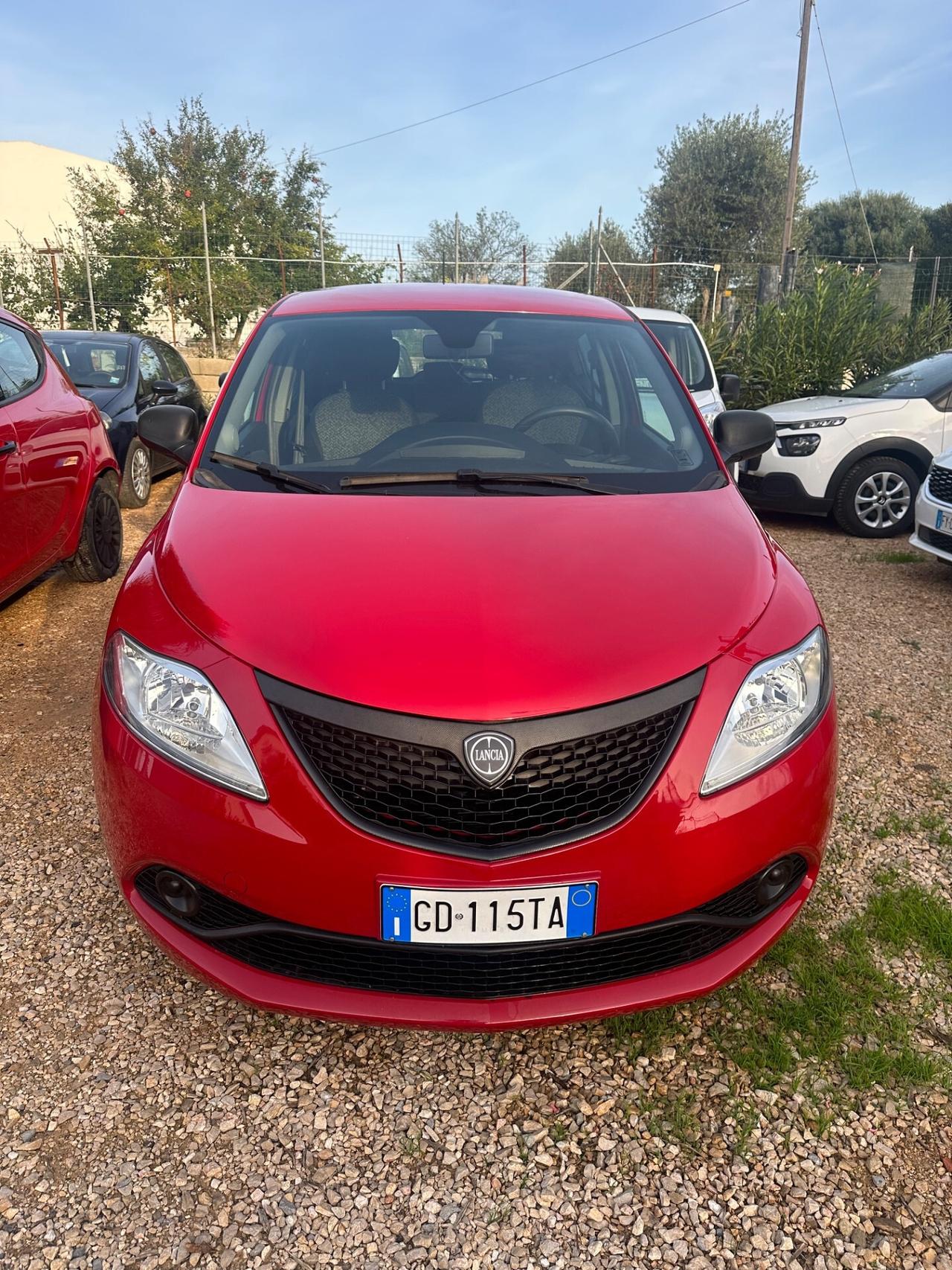 Lancia Ypsilon 1.0 FireFly 5 porte S&S Hybrid Ecochic Silver