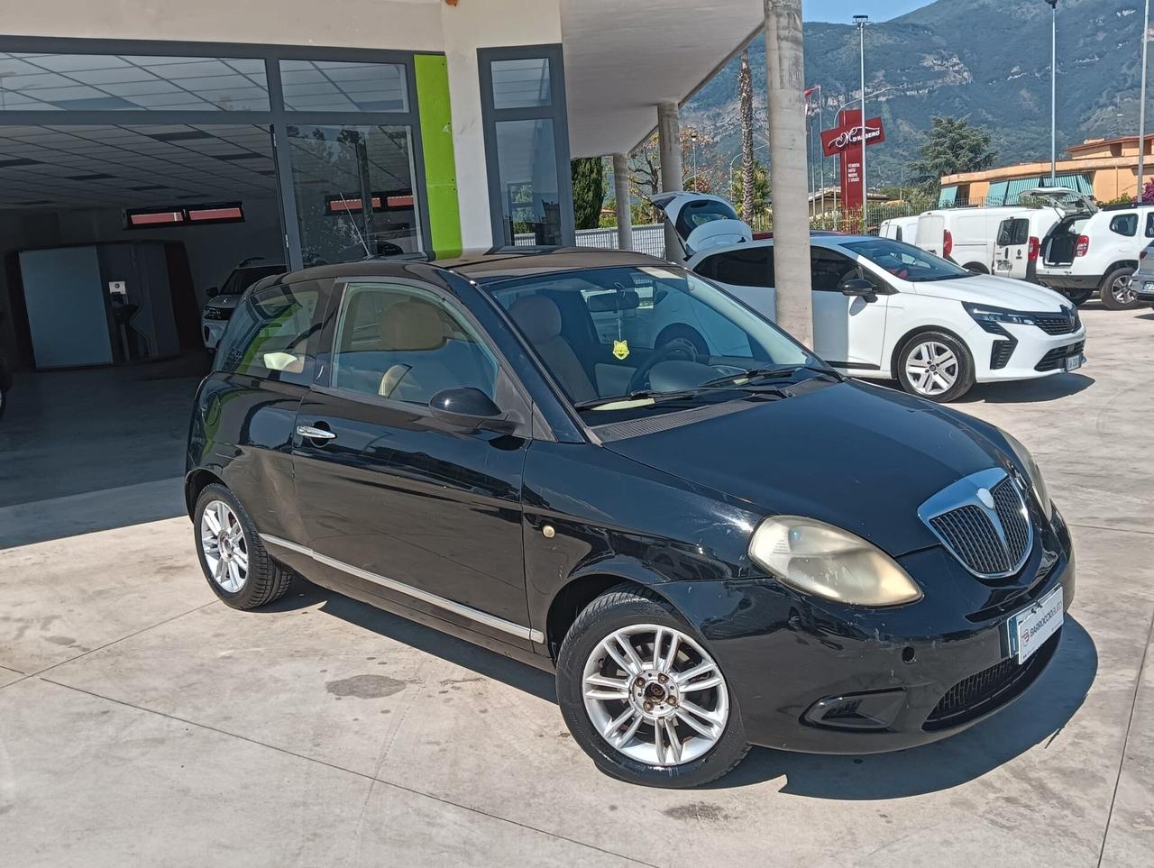 Lancia Ypsilon 1.3 MJT 75 CV Platino