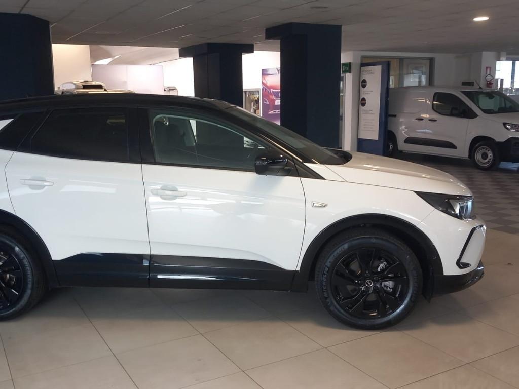 OPEL GRANDLAND GS HYBRID 136 HP
