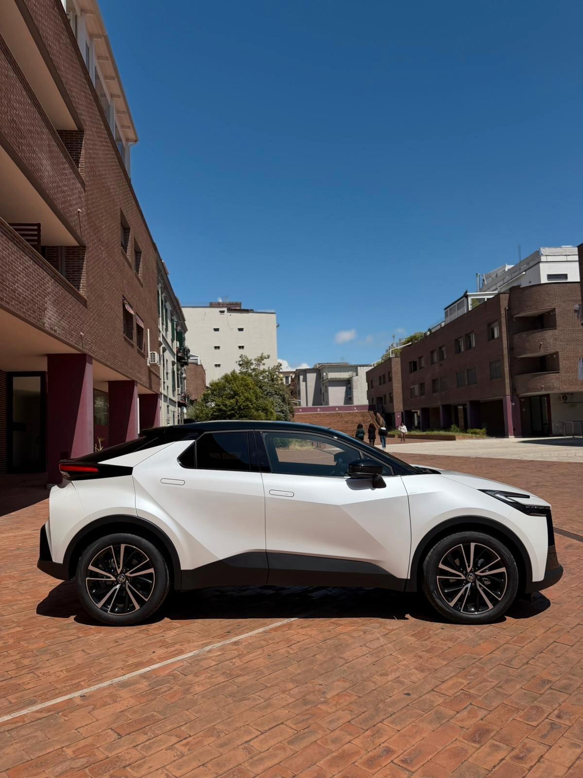 Toyota C-HR 1.8 HV Lounge 145 KW 197 CV TETTO PANORAMICO FULL OPTIONAL