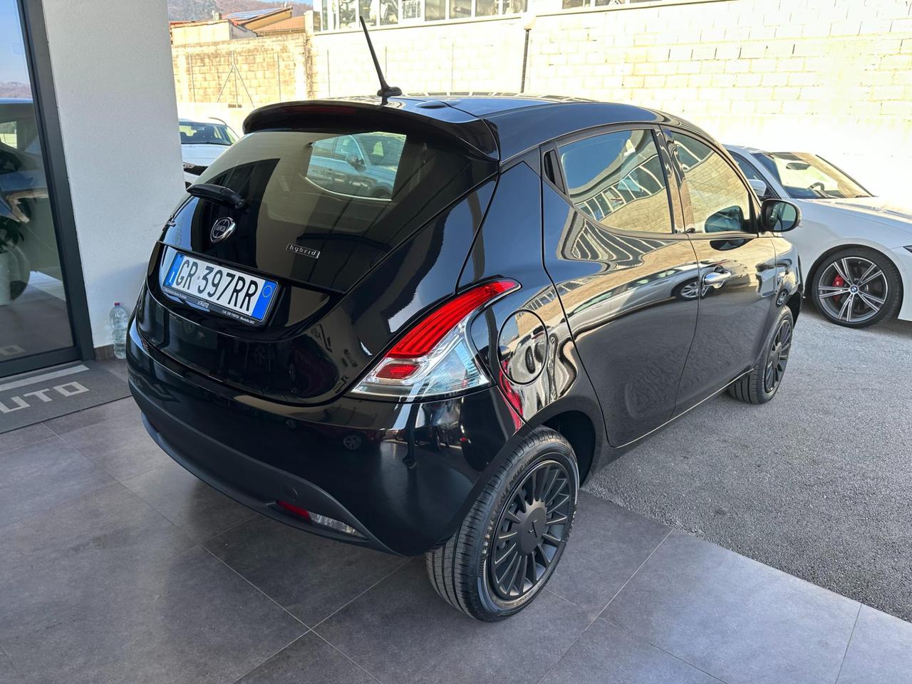 Lancia Ypsilon 1.0 firefly hybrid Silver s&s 70cv