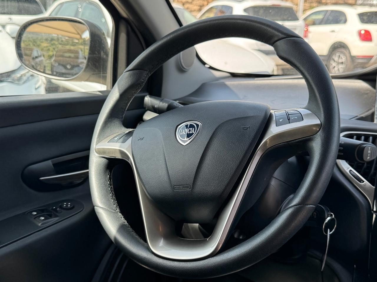 Lancia Ypsilon 1.3 MJT 16V 95 CV 5 porte S&S Silver