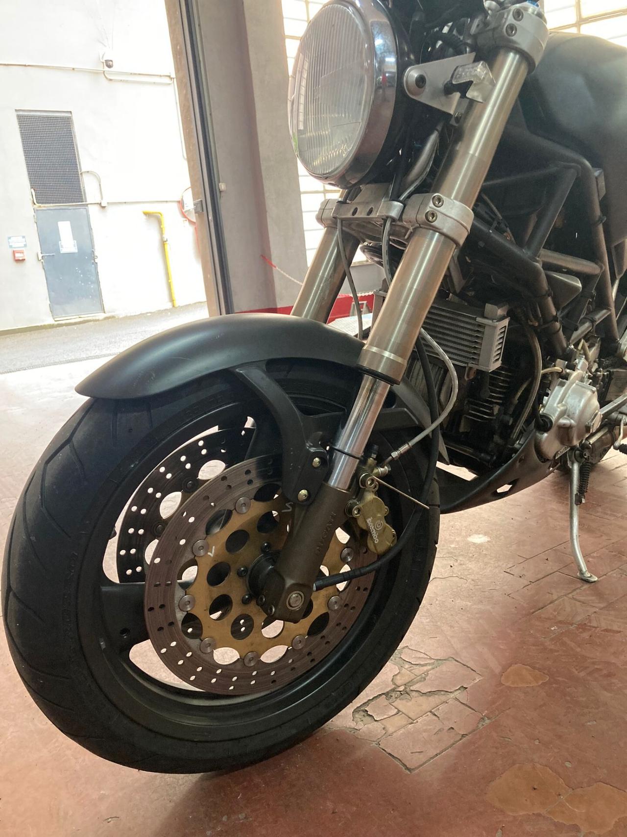Ducati Monster 900