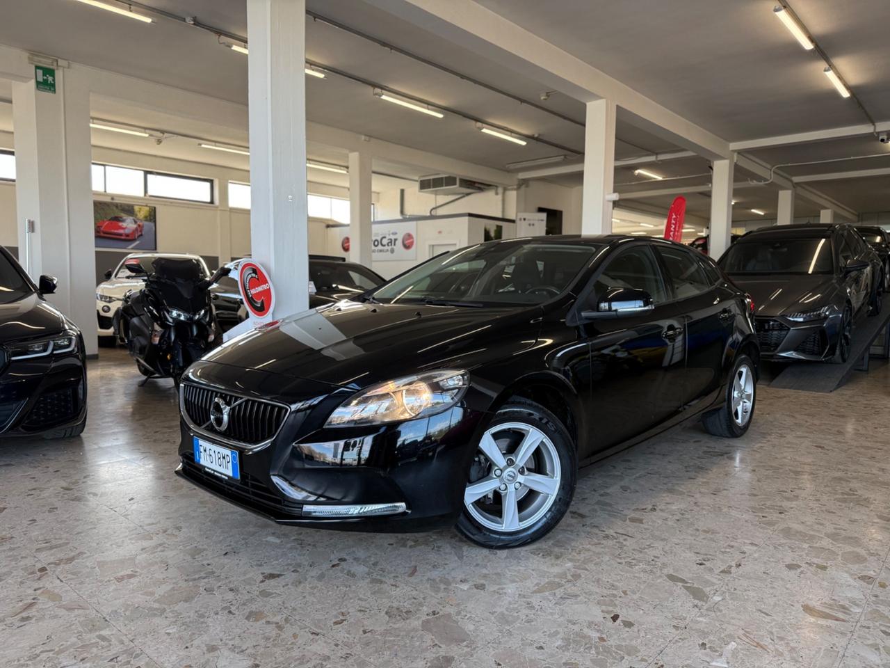 Volvo V40 D2 2.0 120cv Inscription 12/2017 Euro 6B Neopatentati