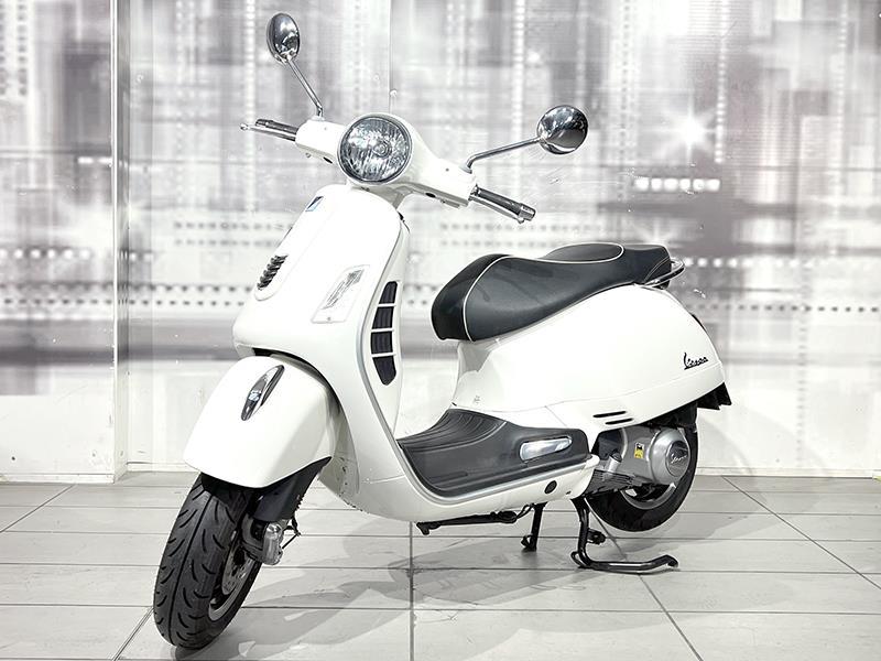 Piaggio Vespa GTS 300 Super Abs