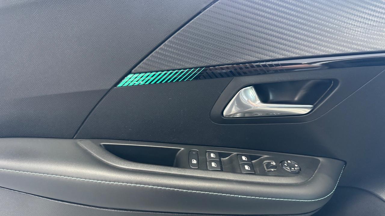 Peugeot 208 PureTech 75 Allure-64.000 km